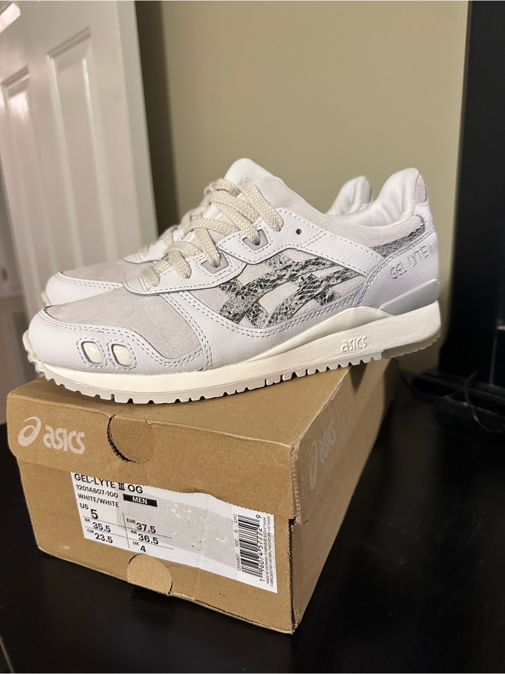 Asics GEL-Lyte III White Sneakers with Grey Marbled Stripes